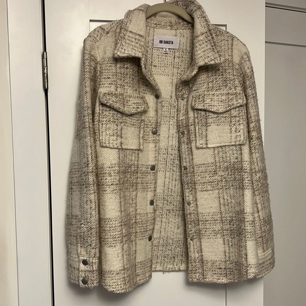 Women’s shacket from BB Dakota in size small.